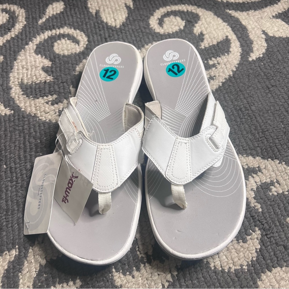 CLOUDSTEPPERS by Clarks - Picture 2 of 5